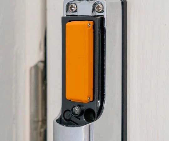 Yale Conexis L2 Polished Chrome Chrome-plated Smart Digital door lock - Image 5