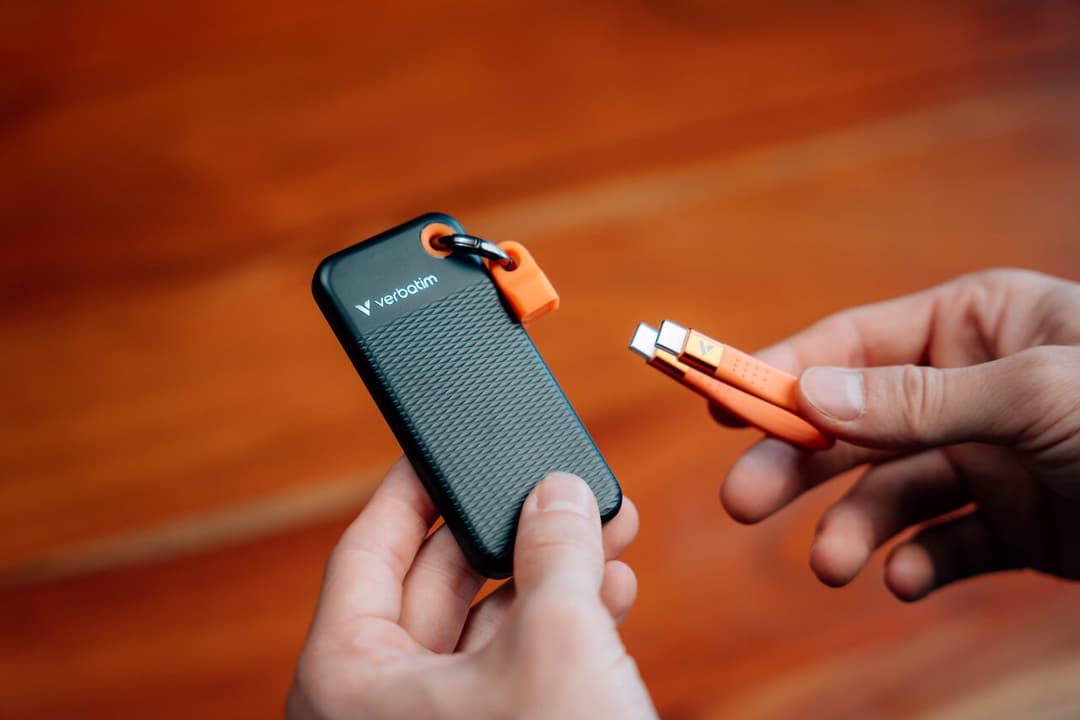 Verbatim Pocket SSD USB 3.2 Gen 2 256GB - Black/Orange - Image 4