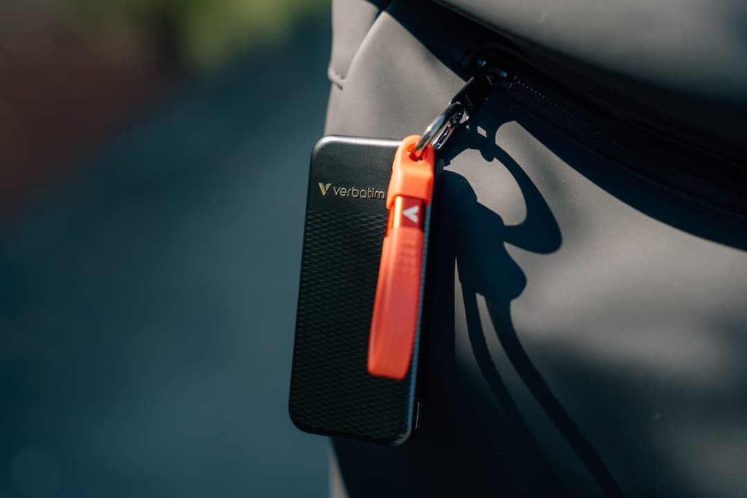 Verbatim Pocket SSD USB 3.2 Gen 2 1TB - Black/Red - Image 4