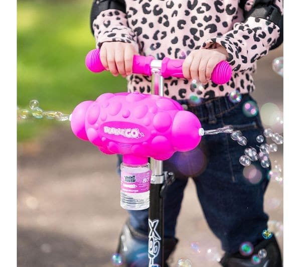 XOOTZ Bubble Go Kids' Folding 3 Wheel Kick Scooter with Bubble Machine - Pink - Image 9