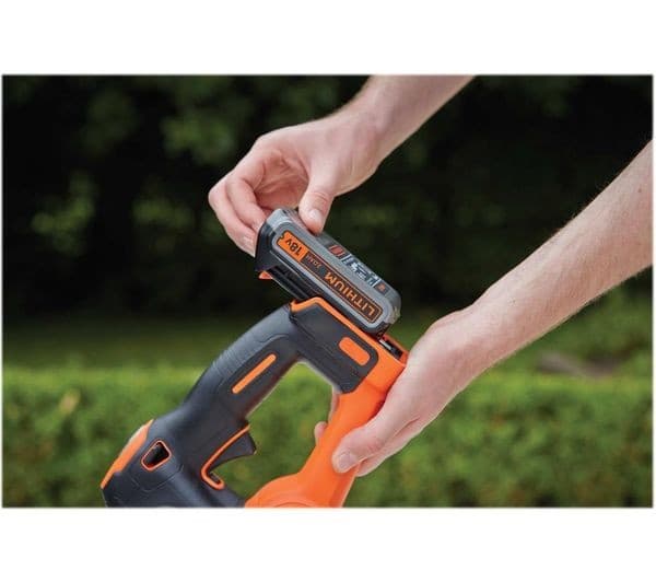 Black+Decker GTC18452PC-GB 18V 45cm Cordless Hedge Trimmer with 2.0Ah Battery - Image 3