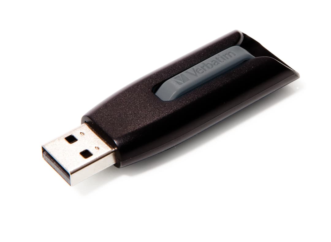 Verbatim Store 'n' Go V3 USB 3.0 Flash Drive 32GB - Black - Image 2