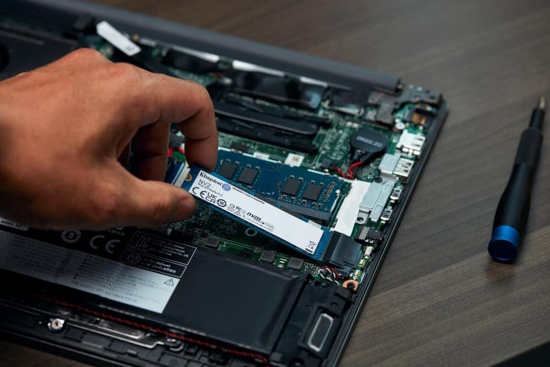 Kingston NV2 NVMe PCIe 4.0 Internal SSD 250GB M.2 2280 - Blue - Image 5
