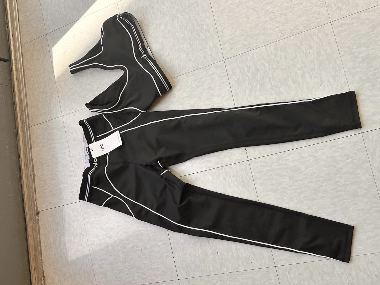 ALO Women's Black & White Tracksuit Set Sports Bra and Leggings Size M