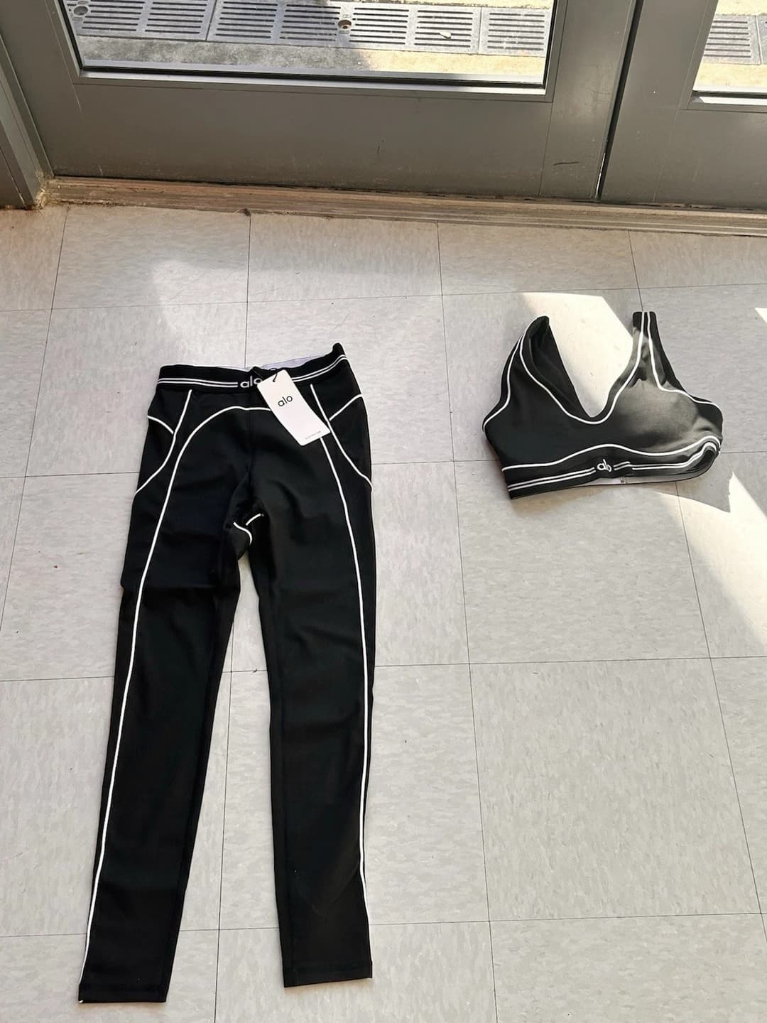 ALO Women's Black & White Tracksuit Set Sports Bra and Leggings Size M - Image 2
